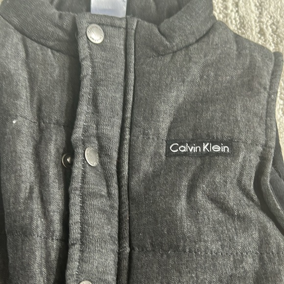 24 month - 2T Calvin Klein puffer vest grey excellent condition - Picture 2 of 4